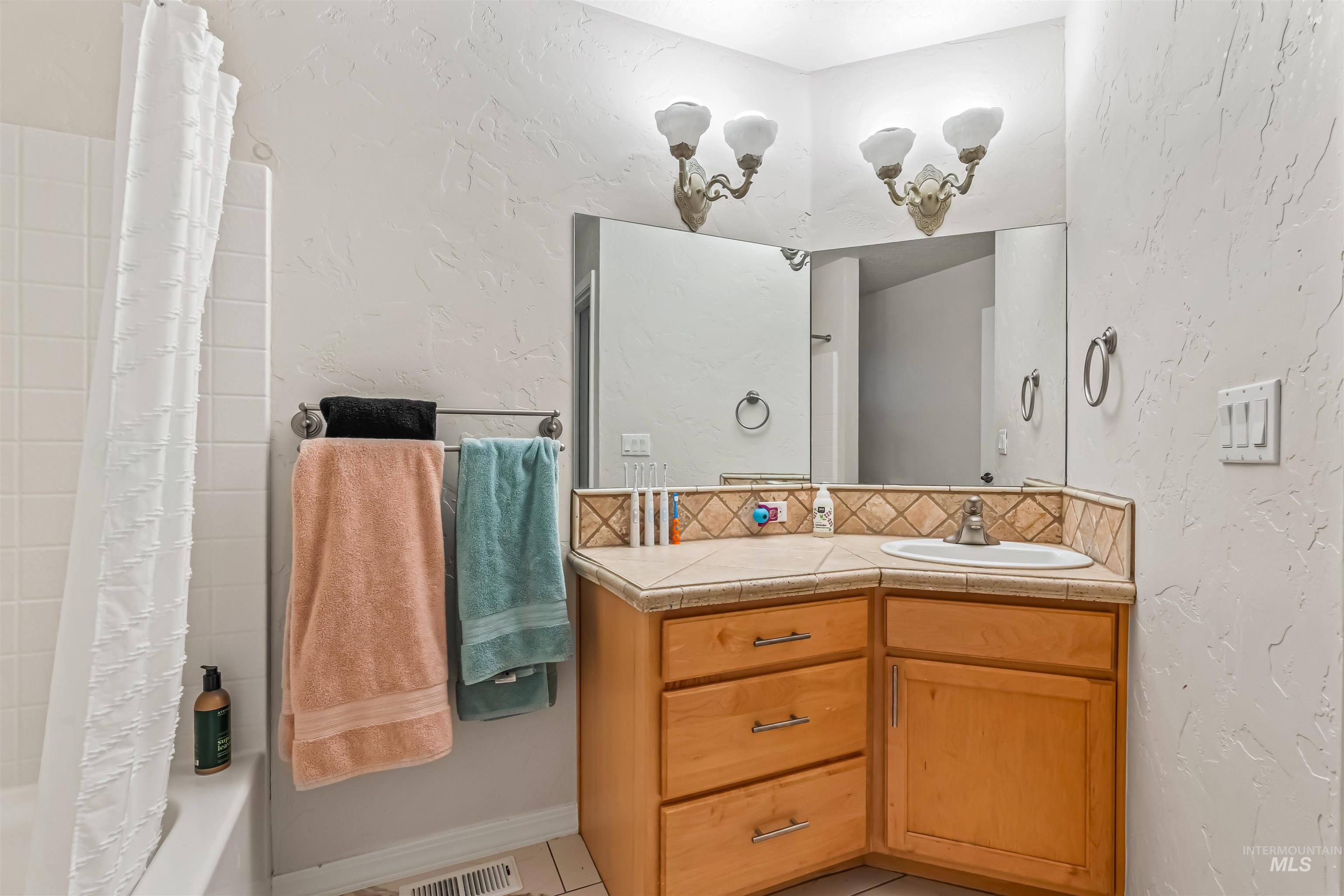 3308 S Montego Way, Nampa, Idaho 83686, 4 Bedrooms, 2.5 Bathrooms, Residential For Sale, Price $549,900,MLS 98986473