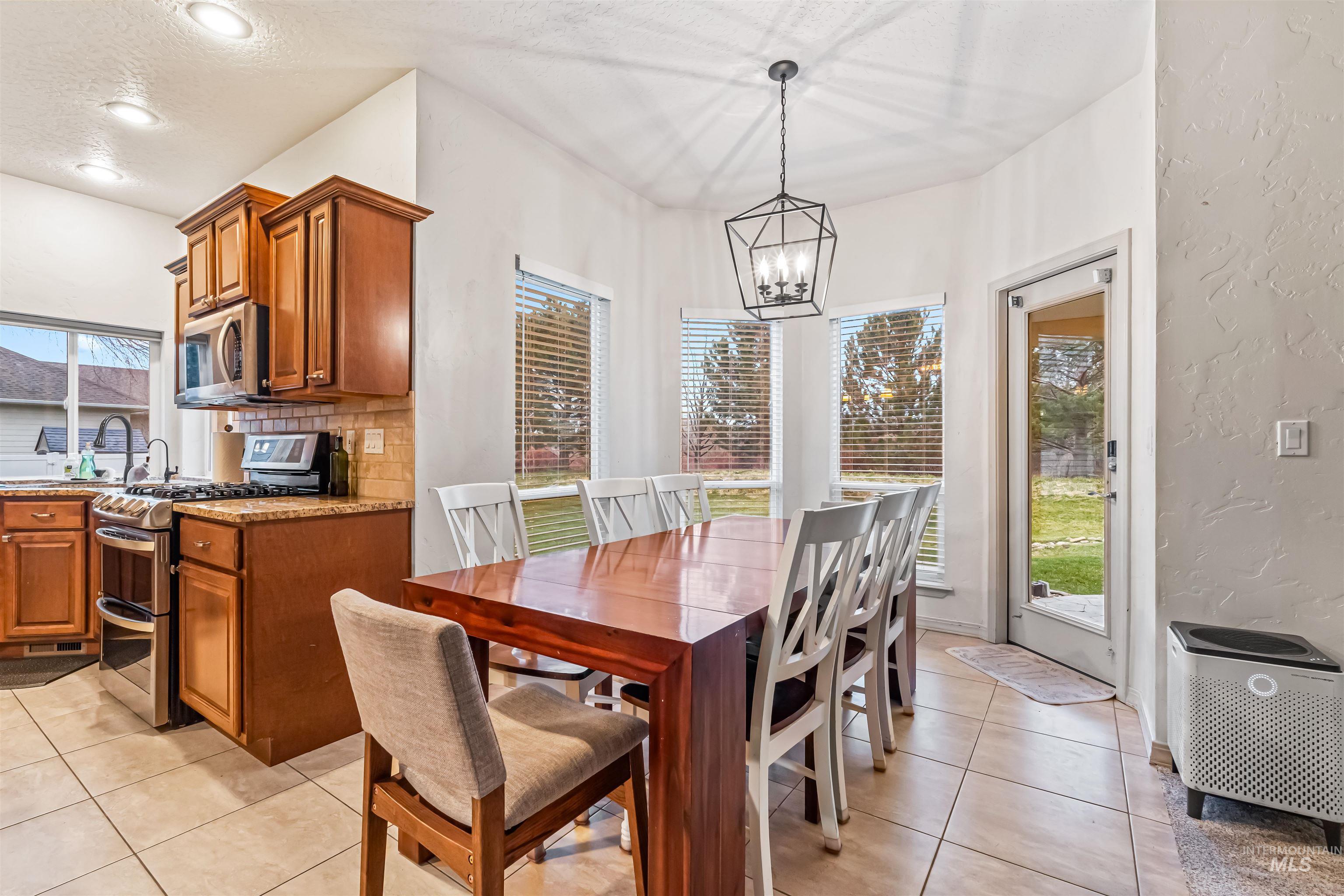 3308 S Montego Way, Nampa, Idaho 83686, 4 Bedrooms, 2.5 Bathrooms, Residential For Sale, Price $549,900,MLS 98986473