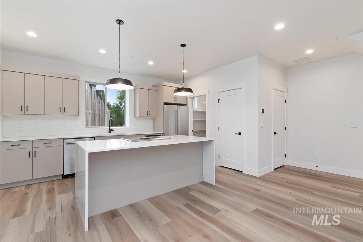 1717 S Federal Way, Boise, Idaho 83705, 3 Bedrooms, 3.5 Bathrooms, Residential For Sale, Price $598,880, 98986475
