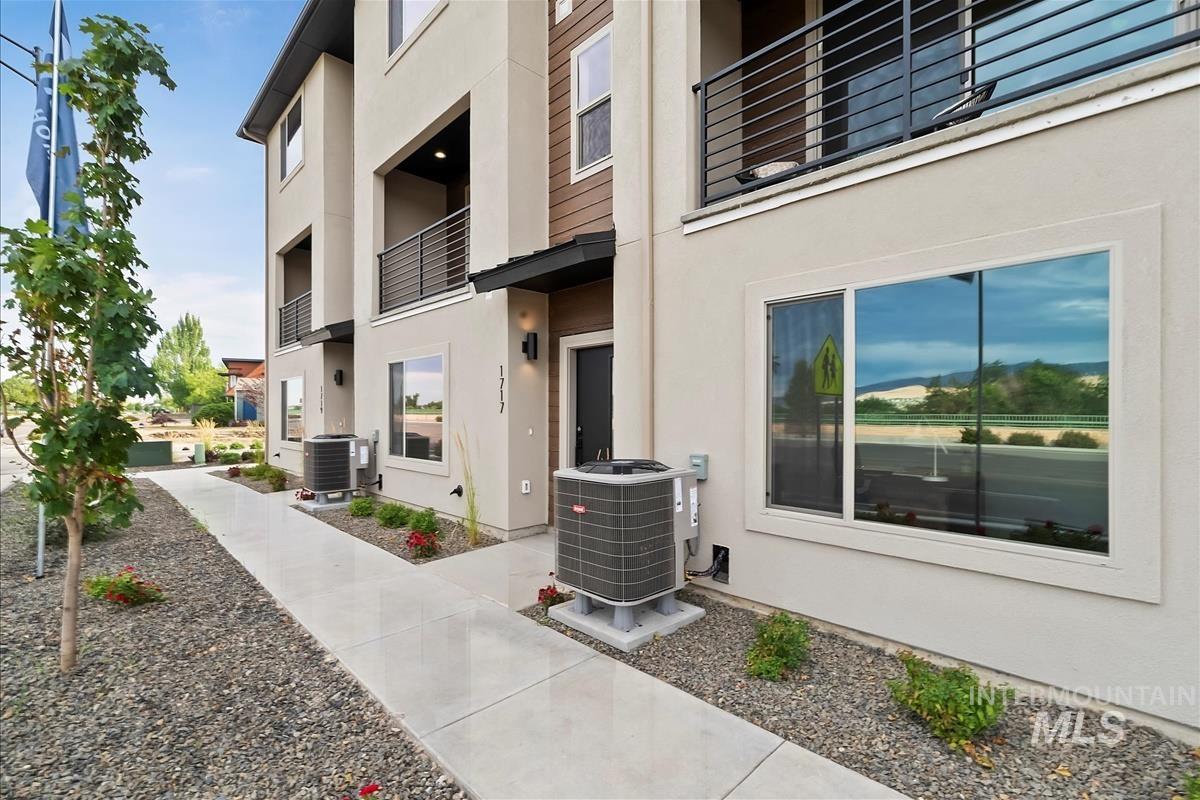 1717 S Federal Way, Boise, Idaho 83705, 3 Bedrooms, 3.5 Bathrooms, Residential For Sale, Price $598,880, 98986475