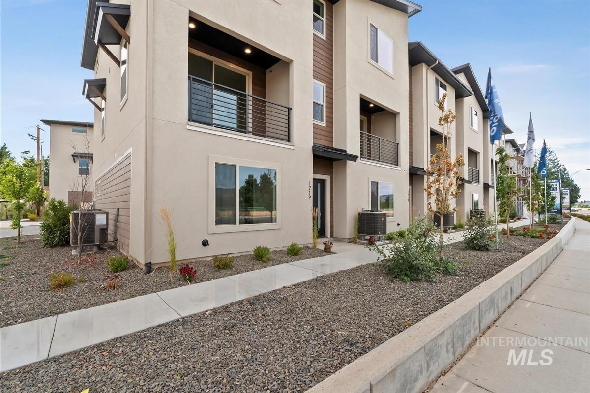 1717 S Federal Way, Boise, Idaho 83705, 3 Bedrooms, 3.5 Bathrooms, Residential For Sale, Price $598,880, 98986475