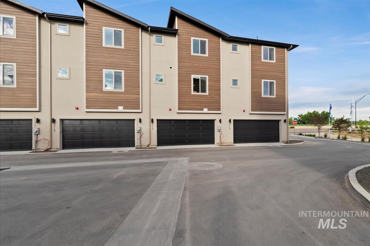 1717 S Federal Way, Boise, Idaho 83705, 3 Bedrooms, 3.5 Bathrooms, Residential For Sale, Price $598,880, 98986475