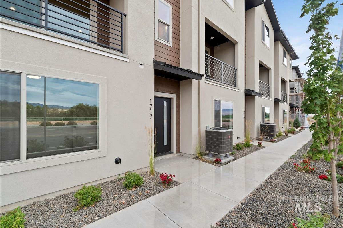 1717 S Federal Way, Boise, Idaho 83705, 3 Bedrooms, 3.5 Bathrooms, Residential For Sale, Price $598,880, 98986475