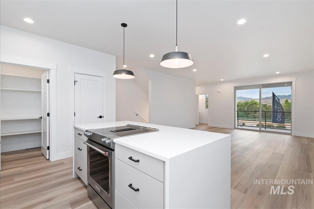 1717 S Federal Way, Boise, Idaho 83705, 3 Bedrooms, 3.5 Bathrooms, Residential For Sale, Price $598,880, 98986475