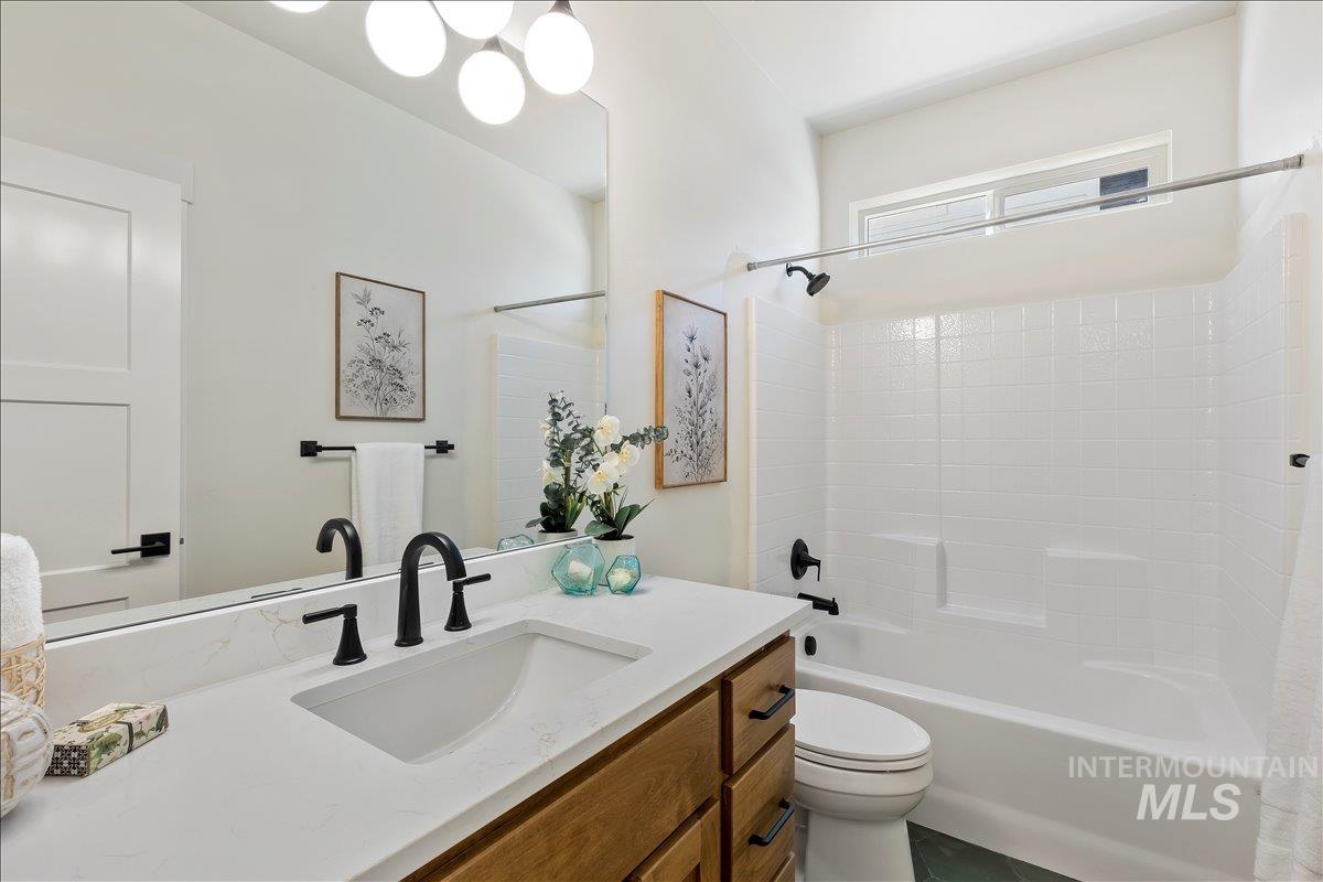 3304 N 39th, Boise, Idaho 83703, 3 Bedrooms, 2 Bathrooms, Residential For Sale, Price $825,000, 98986476