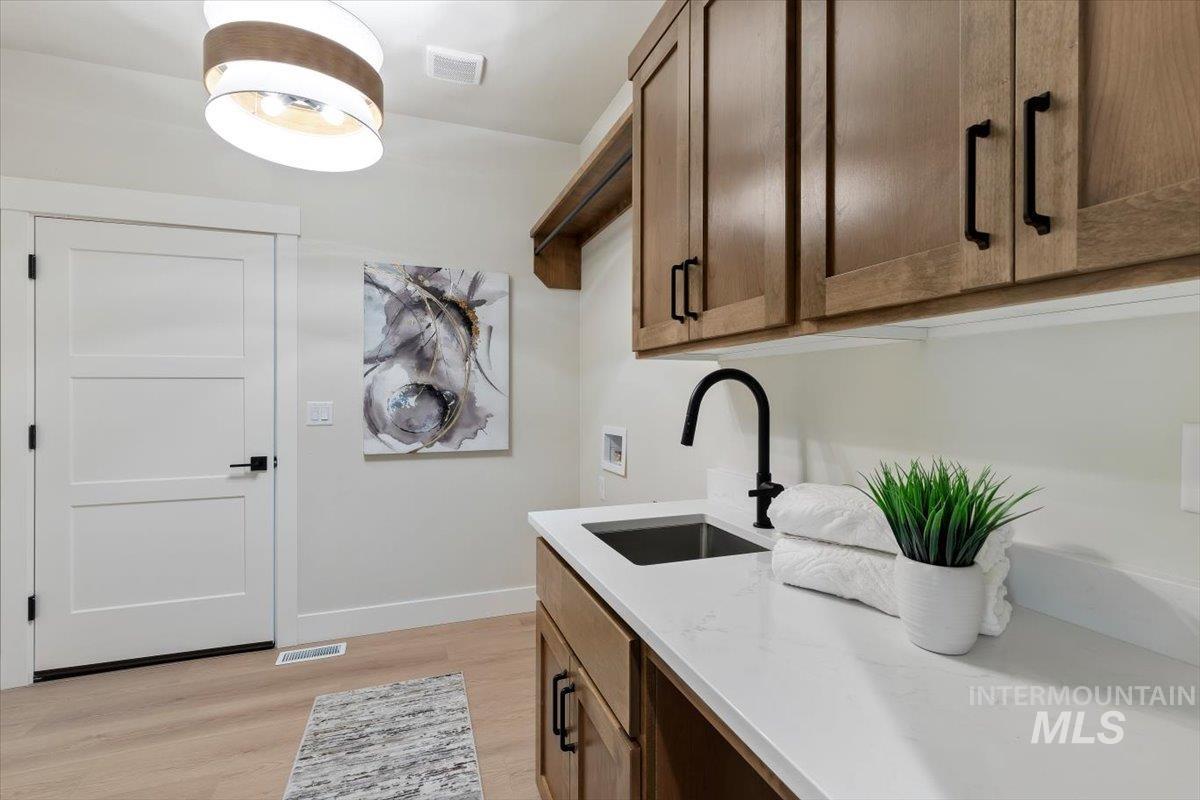 3304 N 39th, Boise, Idaho 83703, 3 Bedrooms, 2 Bathrooms, Residential For Sale, Price $825,000, 98986476