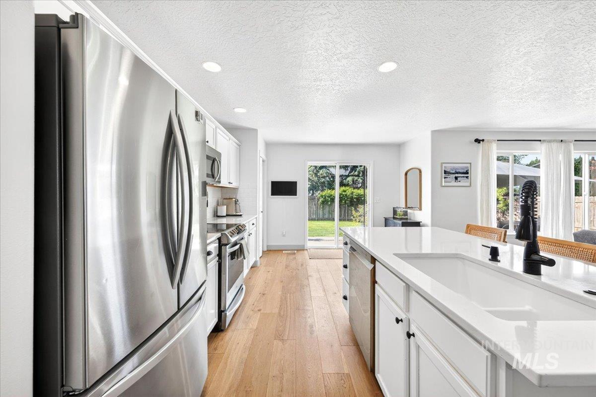 4687 W Blue Creek Ct, Meridian, Idaho 83642, 4 Bedrooms, 2.5 Bathrooms, Residential For Sale, Price $569,900,MLS 98986483