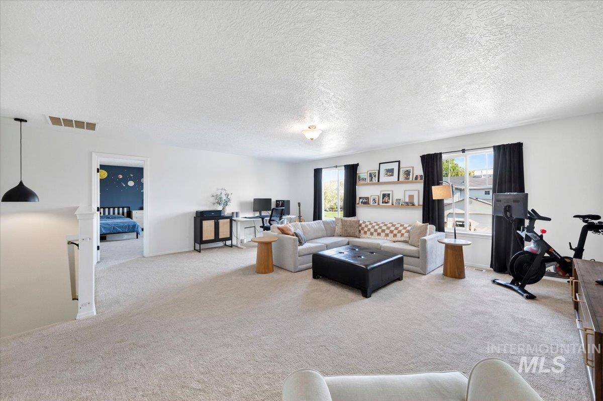4687 W Blue Creek Ct, Meridian, Idaho 83642, 4 Bedrooms, 2.5 Bathrooms, Residential For Sale, Price $569,900,MLS 98986483