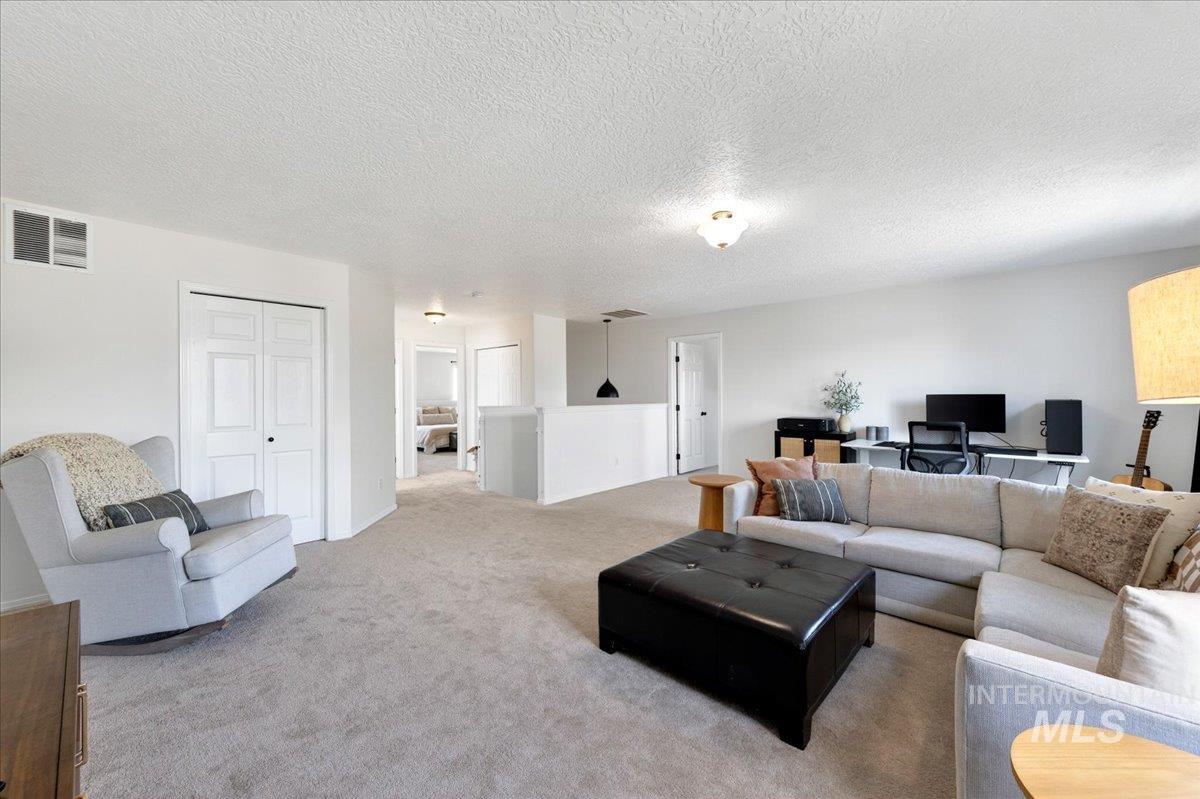 4687 W Blue Creek Ct, Meridian, Idaho 83642, 4 Bedrooms, 2.5 Bathrooms, Residential For Sale, Price $569,900,MLS 98986483
