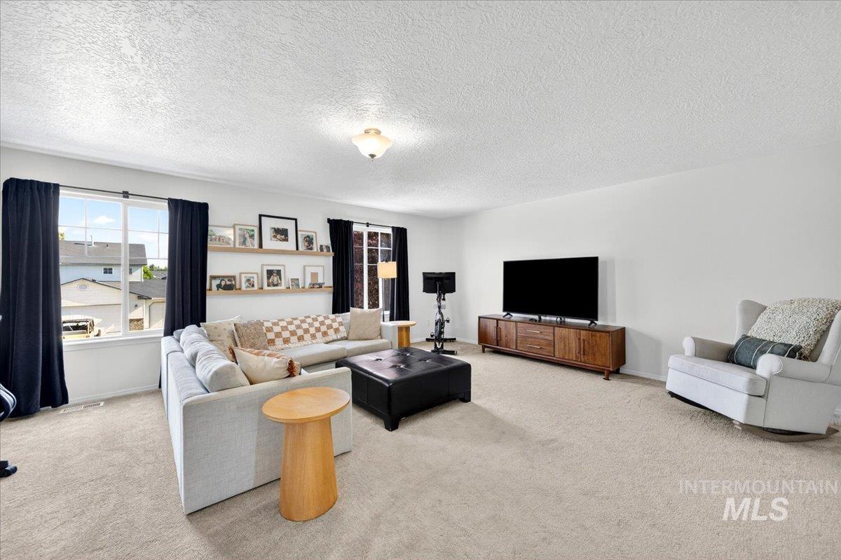 4687 W Blue Creek Ct, Meridian, Idaho 83642, 4 Bedrooms, 2.5 Bathrooms, Residential For Sale, Price $569,900,MLS 98986483