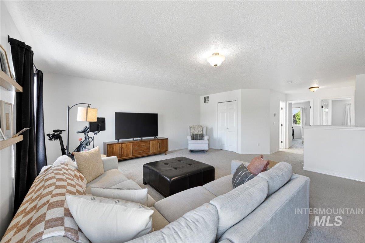 4687 W Blue Creek Ct, Meridian, Idaho 83642, 4 Bedrooms, 2.5 Bathrooms, Residential For Sale, Price $569,900,MLS 98986483