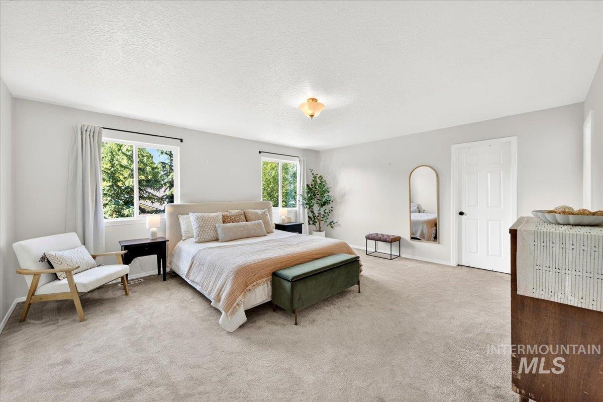 4687 W Blue Creek Ct, Meridian, Idaho 83642, 4 Bedrooms, 2.5 Bathrooms, Residential For Sale, Price $569,900,MLS 98986483