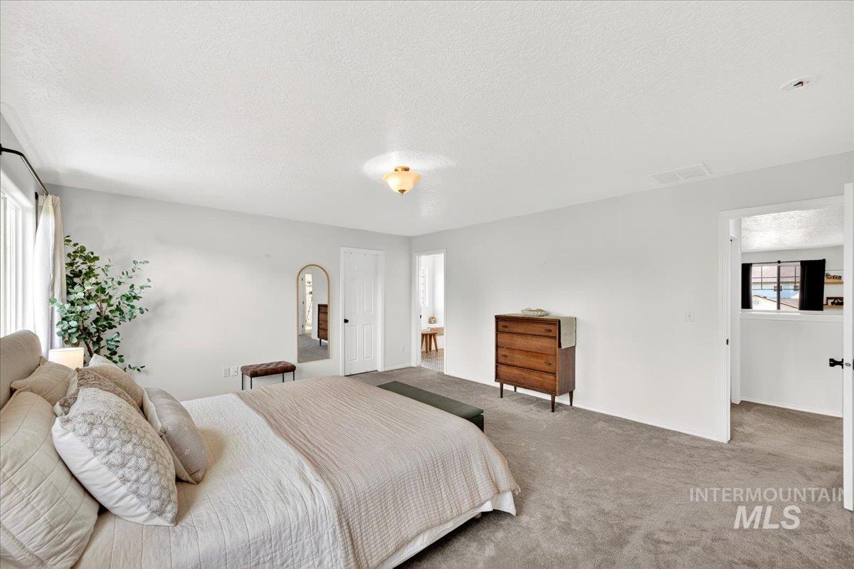 4687 W Blue Creek Ct, Meridian, Idaho 83642, 4 Bedrooms, 2.5 Bathrooms, Residential For Sale, Price $569,900,MLS 98986483