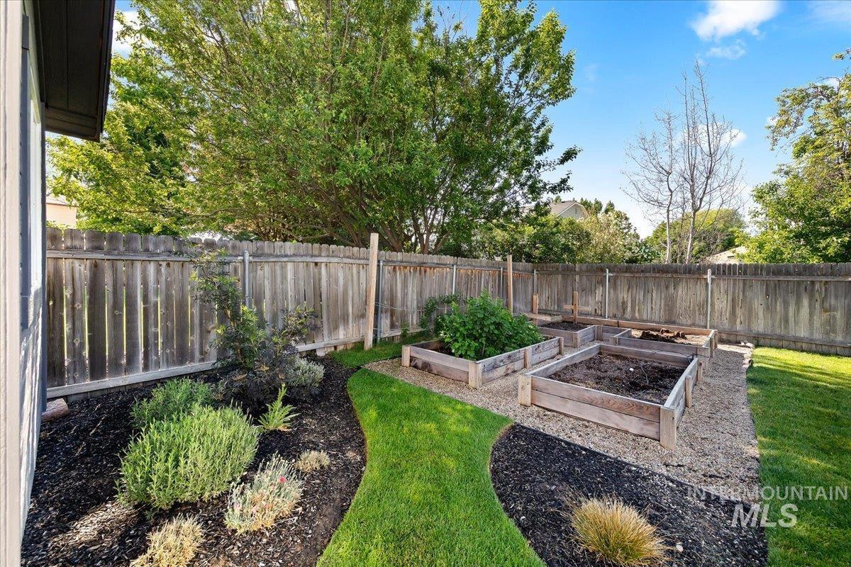 4687 W Blue Creek Ct, Meridian, Idaho 83642, 4 Bedrooms, 2.5 Bathrooms, Residential For Sale, Price $569,900,MLS 98986483