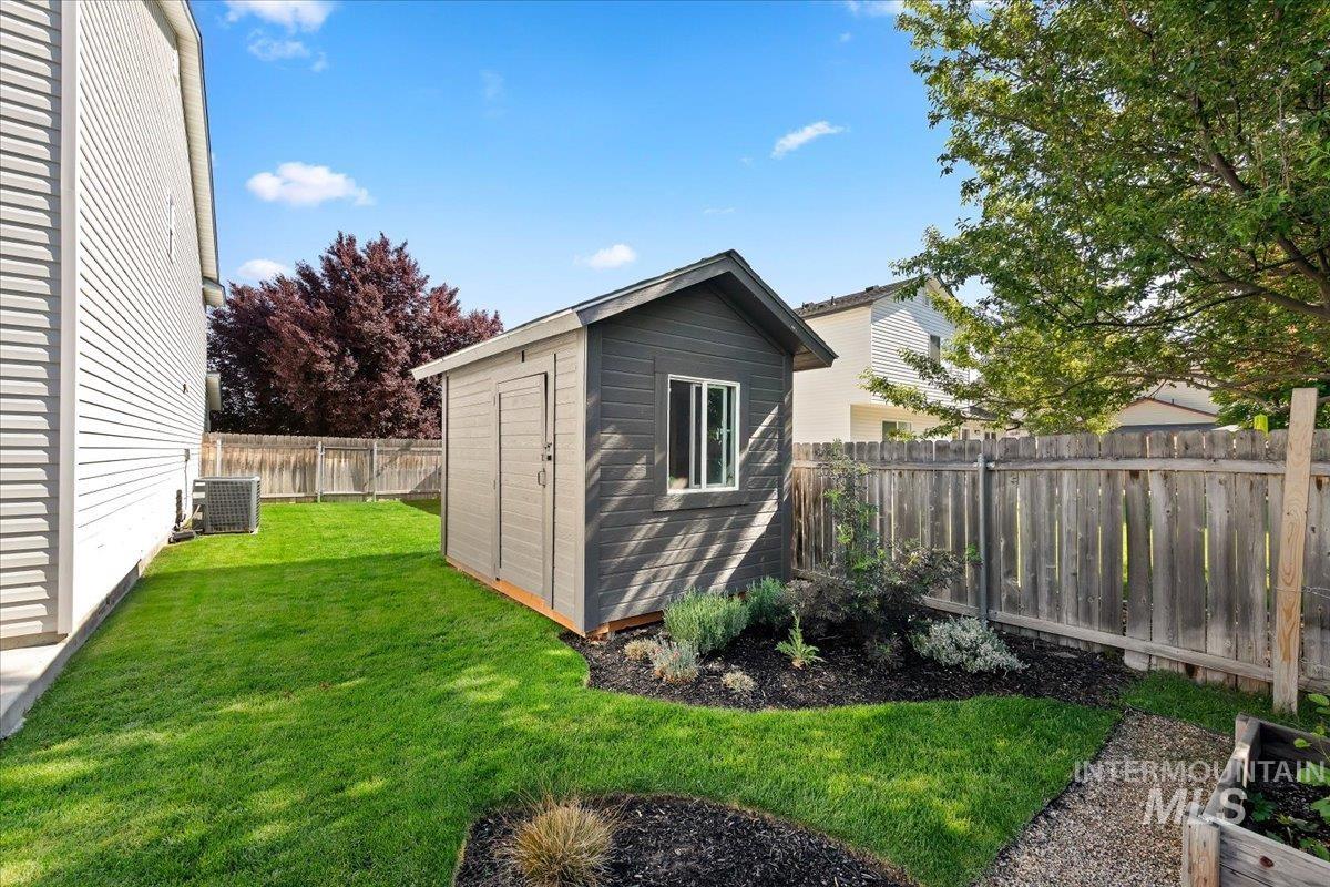 4687 W Blue Creek Ct, Meridian, Idaho 83642, 4 Bedrooms, 2.5 Bathrooms, Residential For Sale, Price $569,900,MLS 98986483