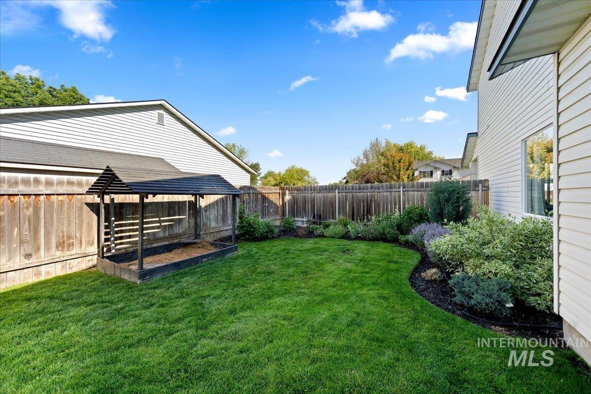 4687 W Blue Creek Ct, Meridian, Idaho 83642, 4 Bedrooms, 2.5 Bathrooms, Residential For Sale, Price $569,900,MLS 98986483