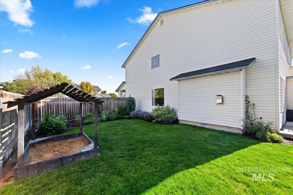 4687 W Blue Creek Ct, Meridian, Idaho 83642, 4 Bedrooms, 2.5 Bathrooms, Residential For Sale, Price $569,900,MLS 98986483