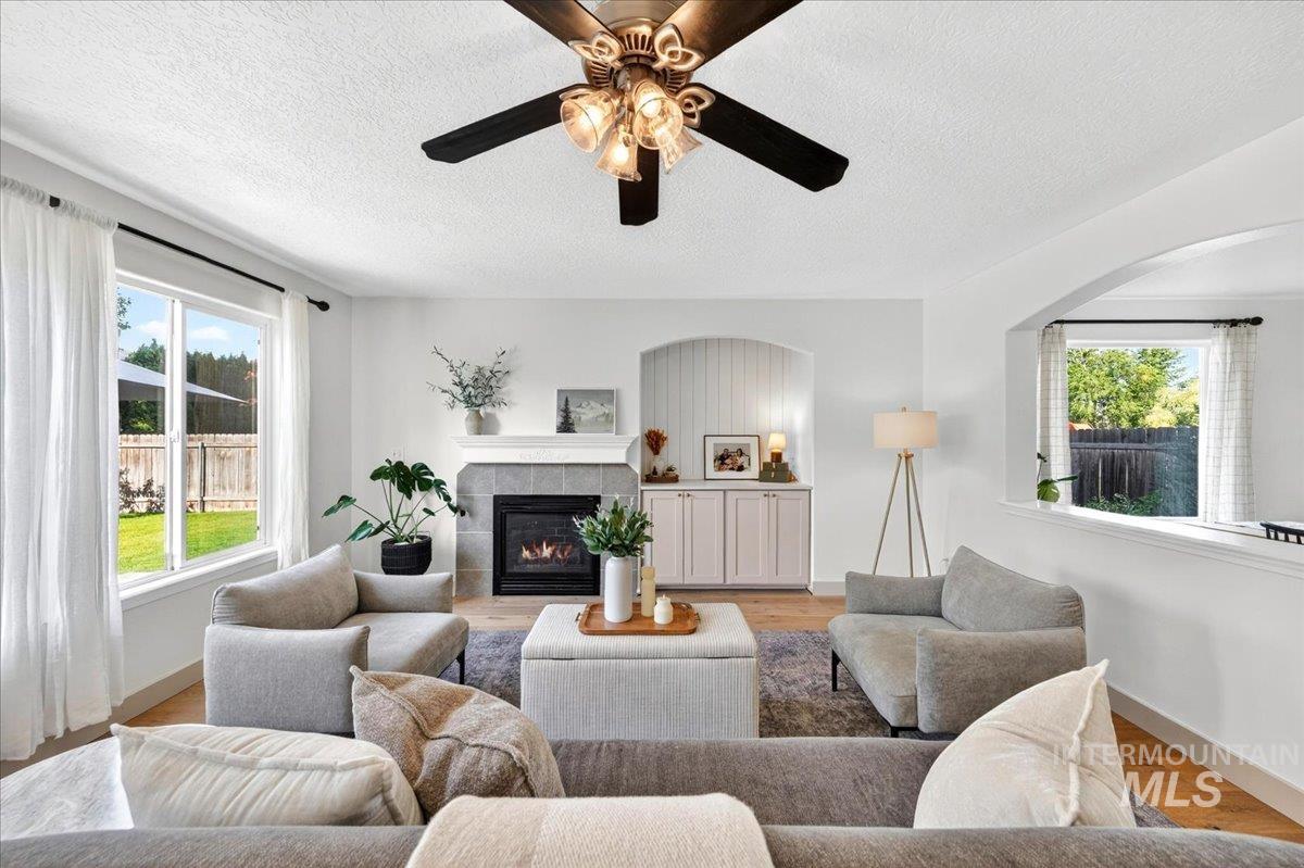 4687 W Blue Creek Ct, Meridian, Idaho 83642, 4 Bedrooms, 2.5 Bathrooms, Residential For Sale, Price $569,900,MLS 98986483