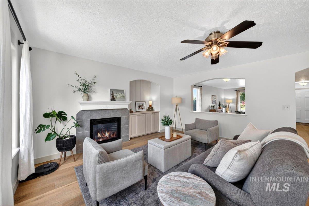 4687 W Blue Creek Ct, Meridian, Idaho 83642, 4 Bedrooms, 2.5 Bathrooms, Residential For Sale, Price $569,900,MLS 98986483