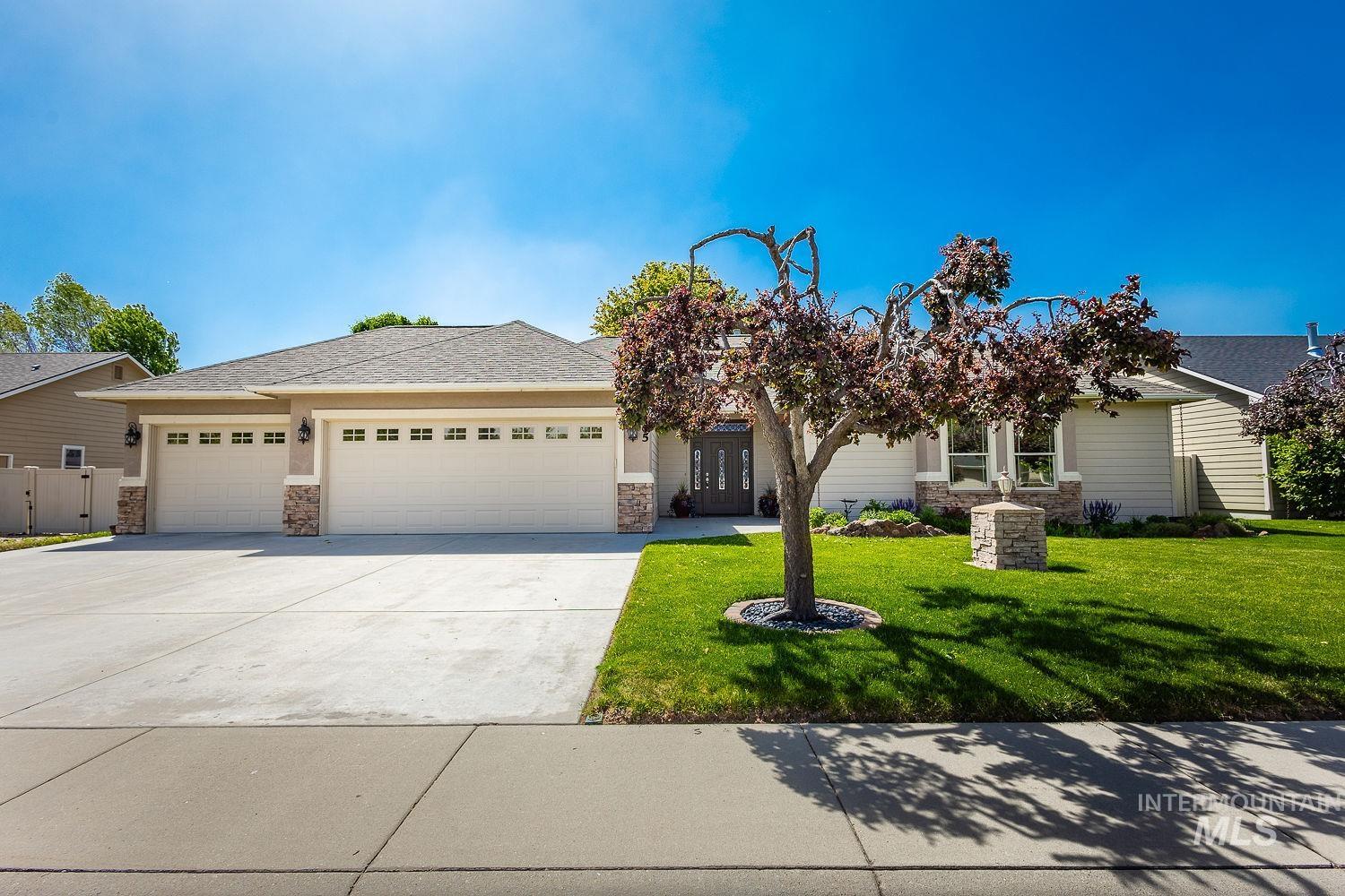 345 N Magnolia Pl., Middleton, Idaho 83644, 3 Bedrooms, 2.5 Bathrooms, Residential For Sale, Price $439,900,MLS 98986486