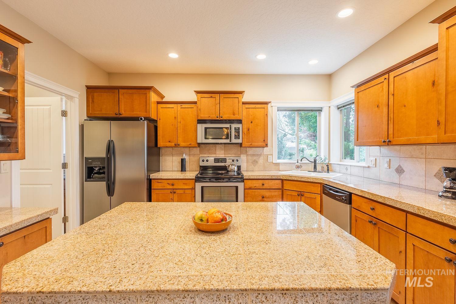 345 N Magnolia Pl., Middleton, Idaho 83644, 3 Bedrooms, 2.5 Bathrooms, Residential For Sale, Price $439,900,MLS 98986486