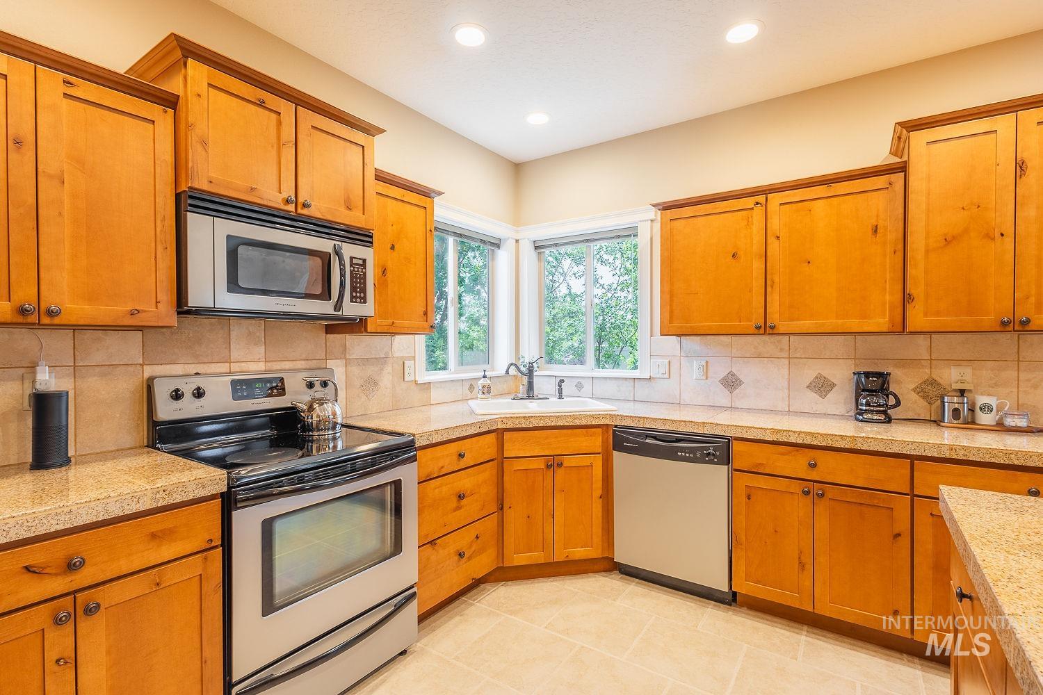 345 N Magnolia Pl., Middleton, Idaho 83644, 3 Bedrooms, 2.5 Bathrooms, Residential For Sale, Price $439,900,MLS 98986486