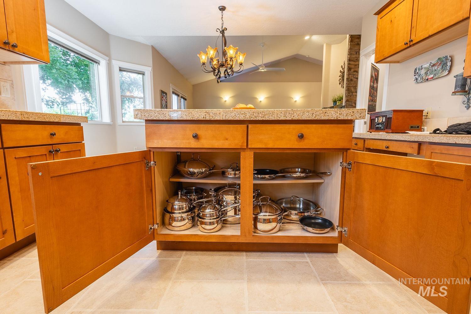 345 N Magnolia Pl., Middleton, Idaho 83644, 3 Bedrooms, 2.5 Bathrooms, Residential For Sale, Price $439,900,MLS 98986486