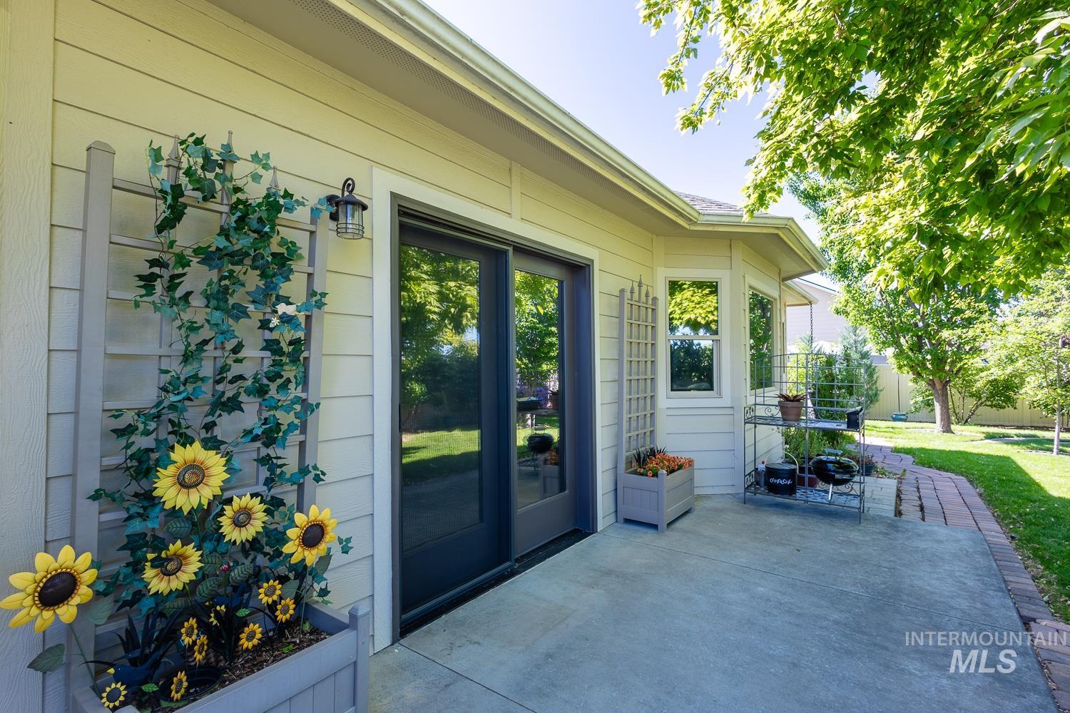 345 N Magnolia Pl., Middleton, Idaho 83644, 3 Bedrooms, 2.5 Bathrooms, Residential For Sale, Price $439,900,MLS 98986486
