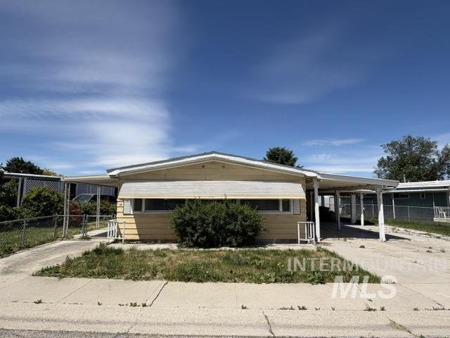 19 S Rose Cir, Meridian, Idaho 83642, 2 Bedrooms, 2 Bathrooms, Residential For Sale, Price $230,000,MLS 98986492