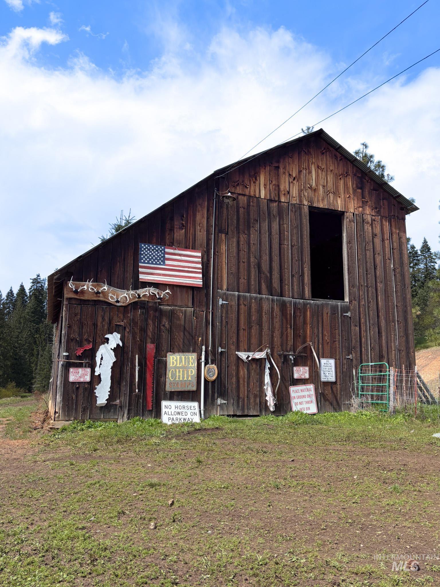 1995 Glenwood Road, Kamiah, Idaho 83536, 3 Bedrooms, 3 Bathrooms, Residential For Sale, Price $515,000, 98986493