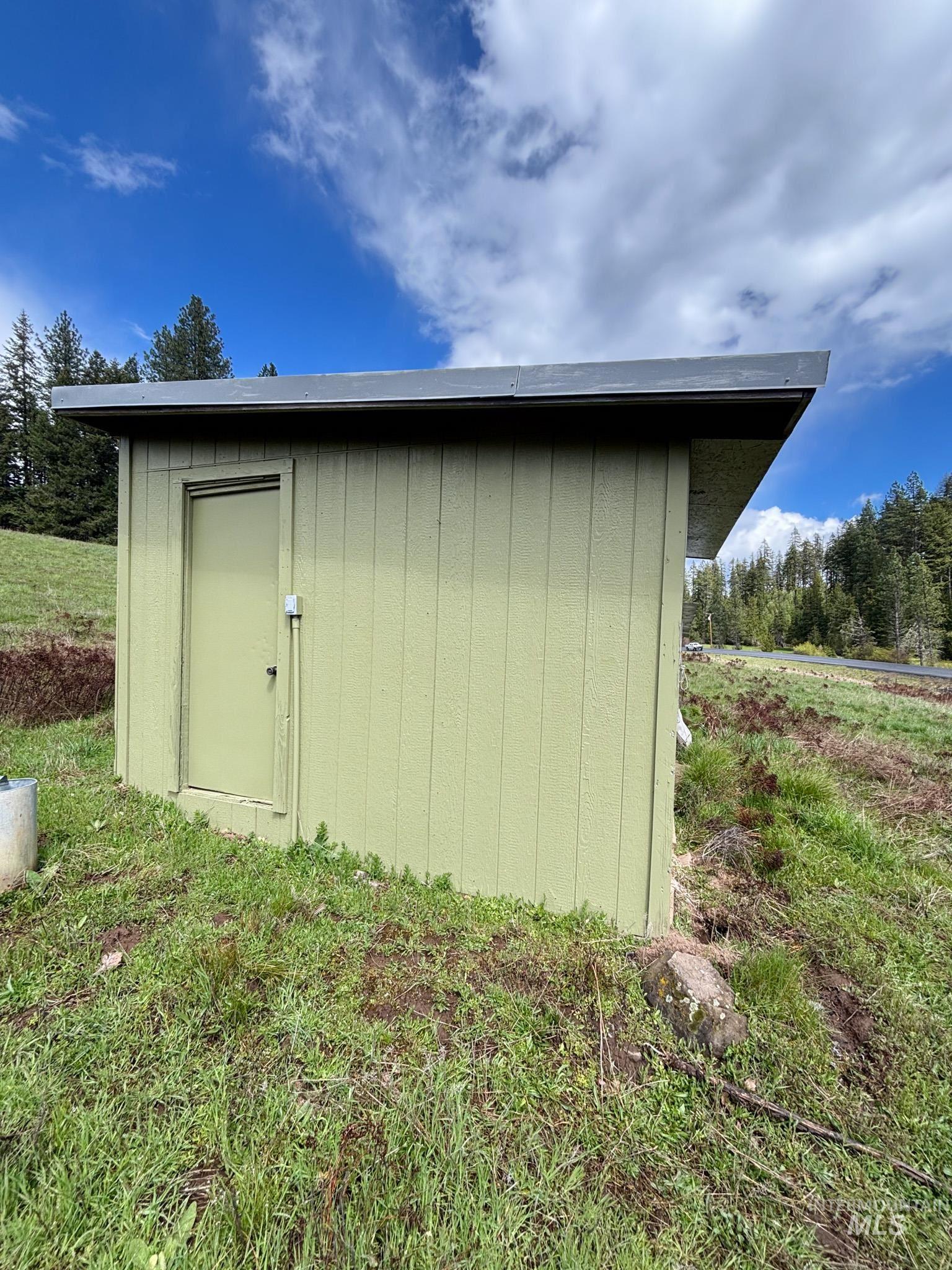 1995 Glenwood Road, Kamiah, Idaho 83536, 3 Bedrooms, 3 Bathrooms, Residential For Sale, Price $515,000, 98986493