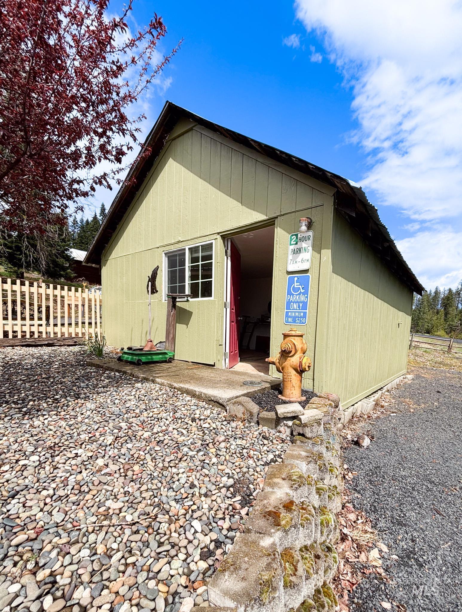 1995 Glenwood Road, Kamiah, Idaho 83536, 3 Bedrooms, 3 Bathrooms, Residential For Sale, Price $515,000, 98986493