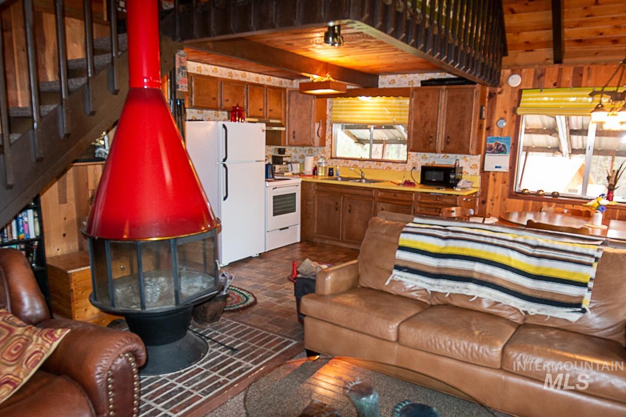 225 Mesplie Rd., Placerville, Idaho 83666, 1 Bedroom, 1 Bathroom, Residential For Sale, Price $250,000,MLS 98986498