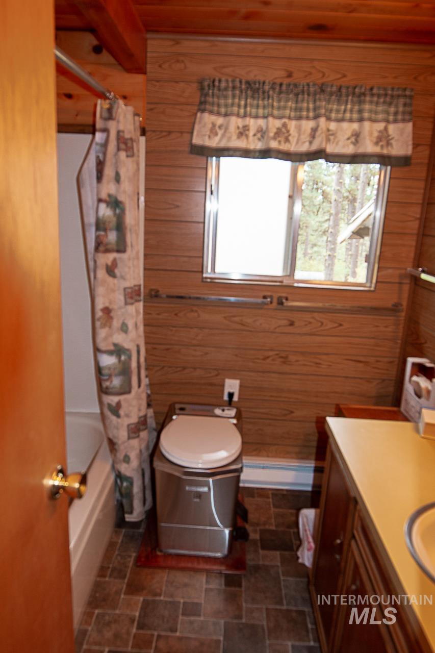 225 Mesplie Rd., Placerville, Idaho 83666, 1 Bedroom, 1 Bathroom, Residential For Sale, Price $250,000,MLS 98986498