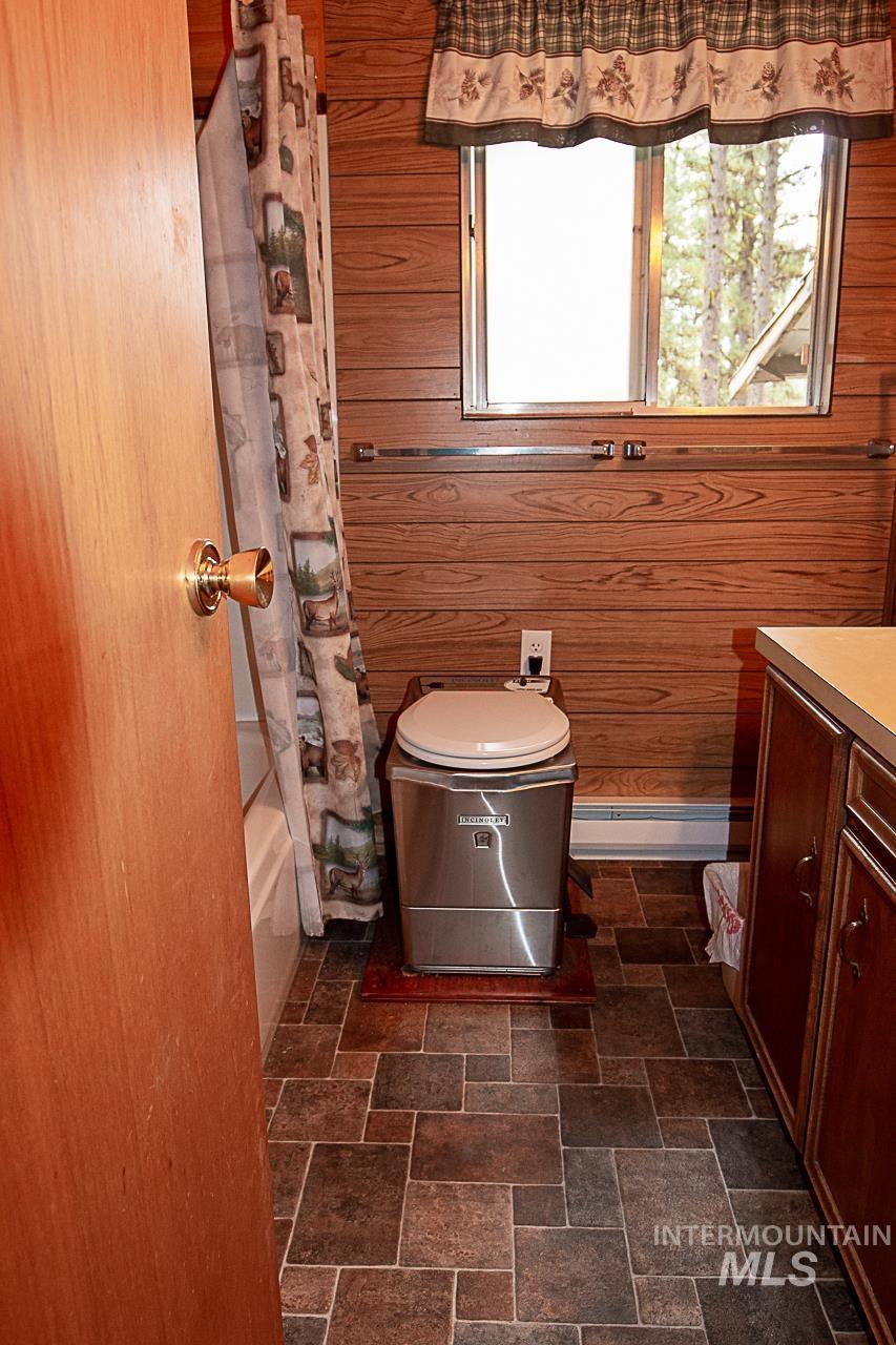225 Mesplie Rd., Placerville, Idaho 83666, 1 Bedroom, 1 Bathroom, Residential For Sale, Price $250,000,MLS 98986498