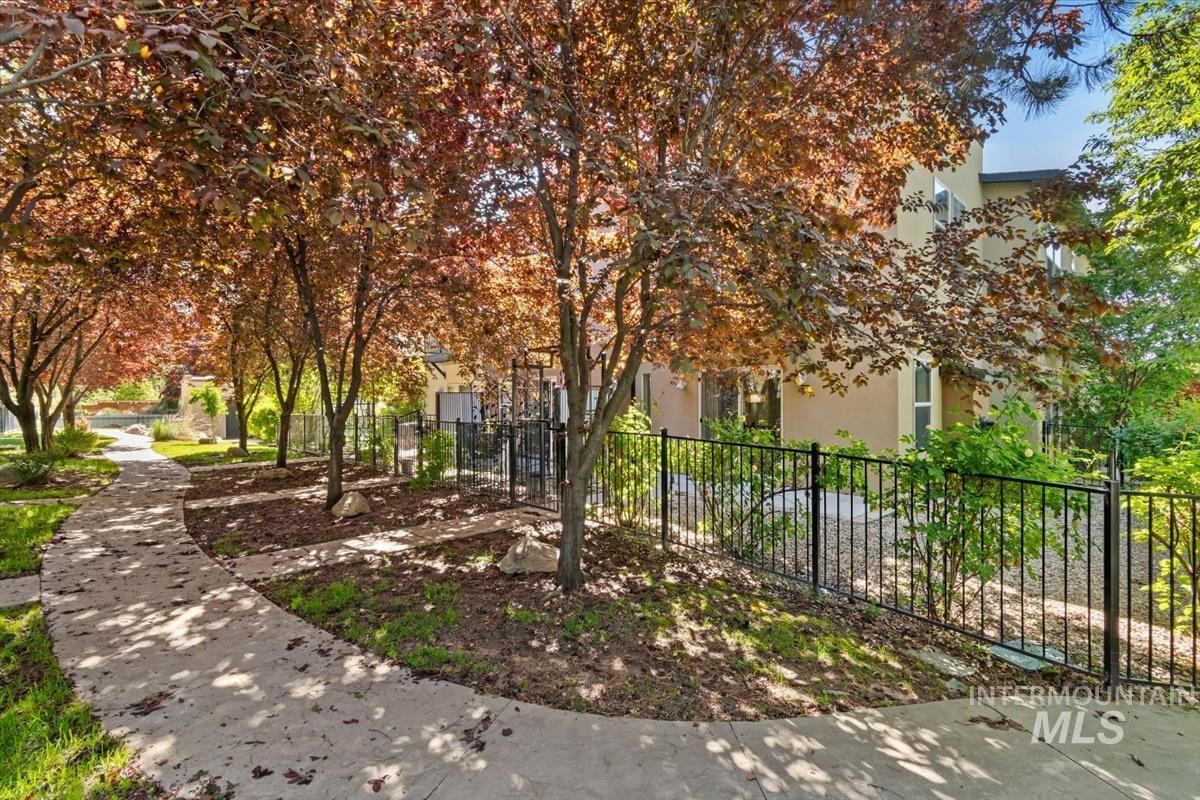395 E Thurman Mill Lane, Garden City, Idaho 83714, 3 Bedrooms, 2.5 Bathrooms, Residential For Sale, Price $650,000, 98986499