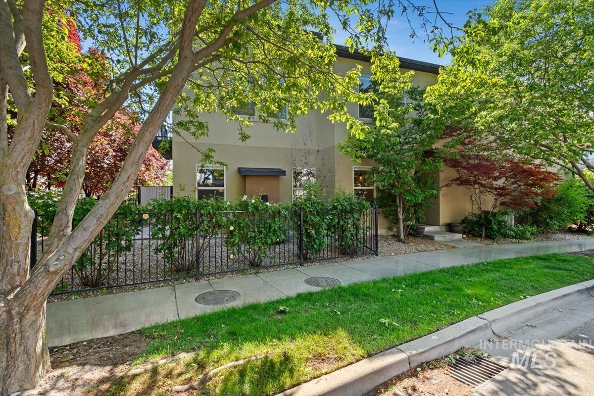 395 E Thurman Mill Lane, Garden City, Idaho 83714, 3 Bedrooms, 2.5 Bathrooms, Residential For Sale, Price $650,000, 98986499