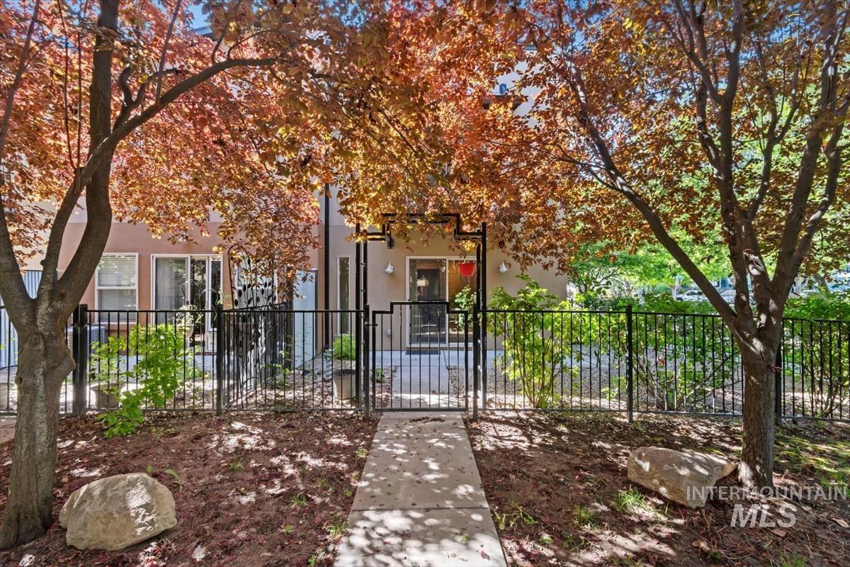 395 E Thurman Mill Lane, Garden City, Idaho 83714, 3 Bedrooms, 2.5 Bathrooms, Residential For Sale, Price $650,000, 98986499