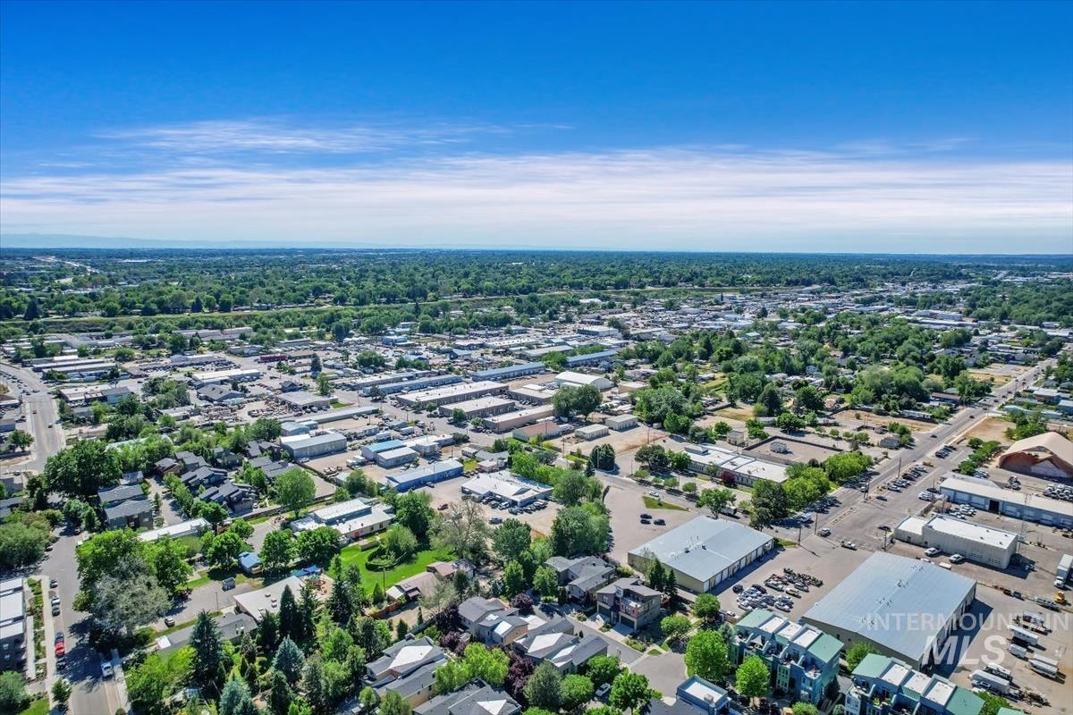 395 E Thurman Mill Lane, Garden City, Idaho 83714, 3 Bedrooms, 2.5 Bathrooms, Residential For Sale, Price $650,000, 98986499