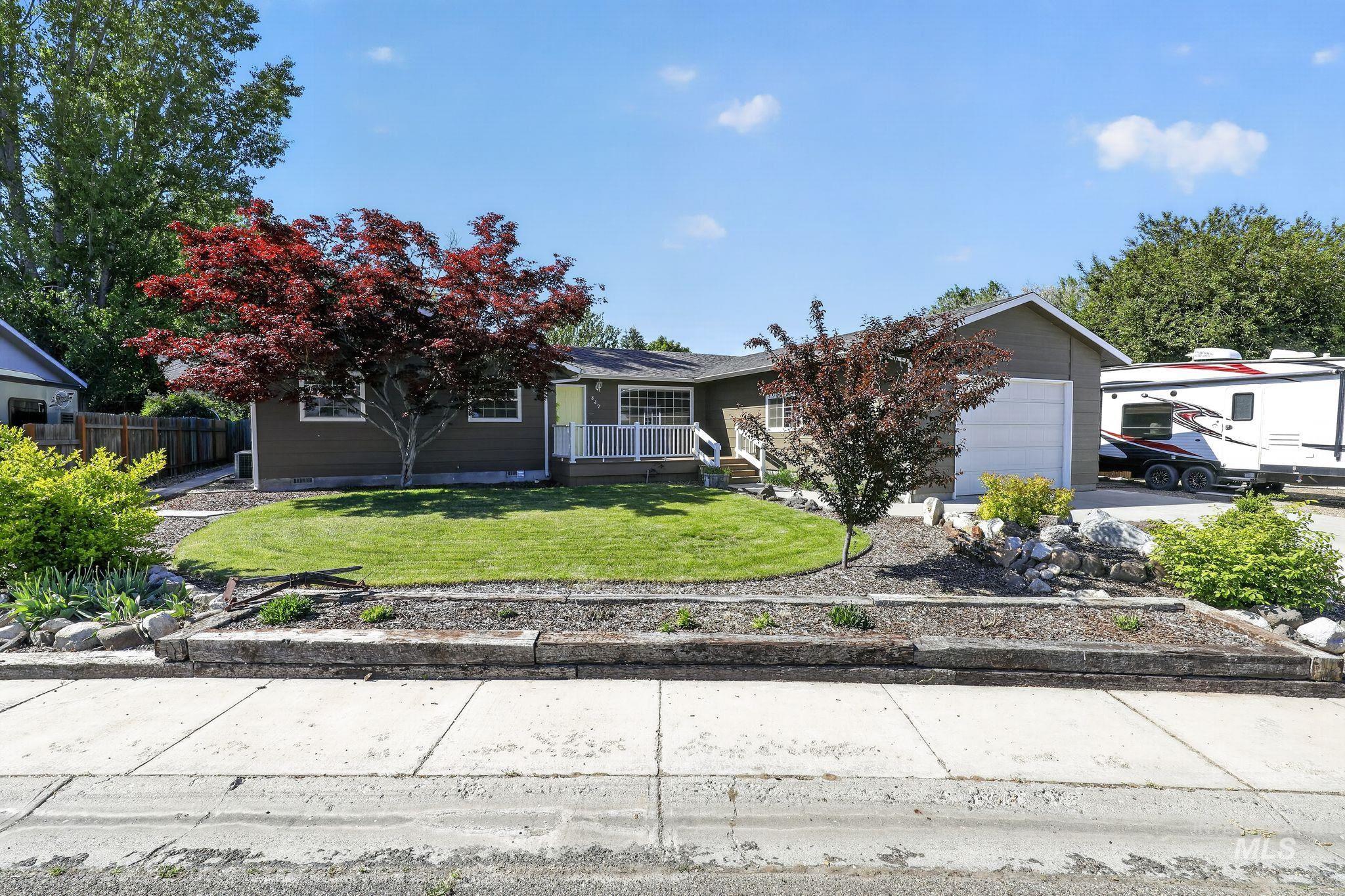 829 NW 2nd Street, Fruitland, Idaho 83619-3600, 3 Bedrooms, 2 Bathrooms, Residential For Sale, Price $469,000,MLS 98986501