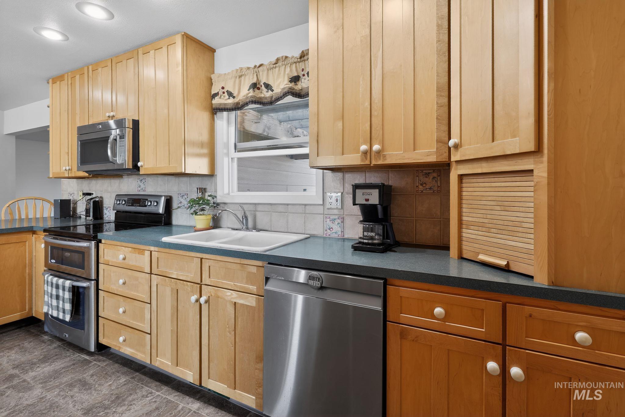 829 NW 2nd Street, Fruitland, Idaho 83619-3600, 3 Bedrooms, 2 Bathrooms, Residential For Sale, Price $469,000,MLS 98986501