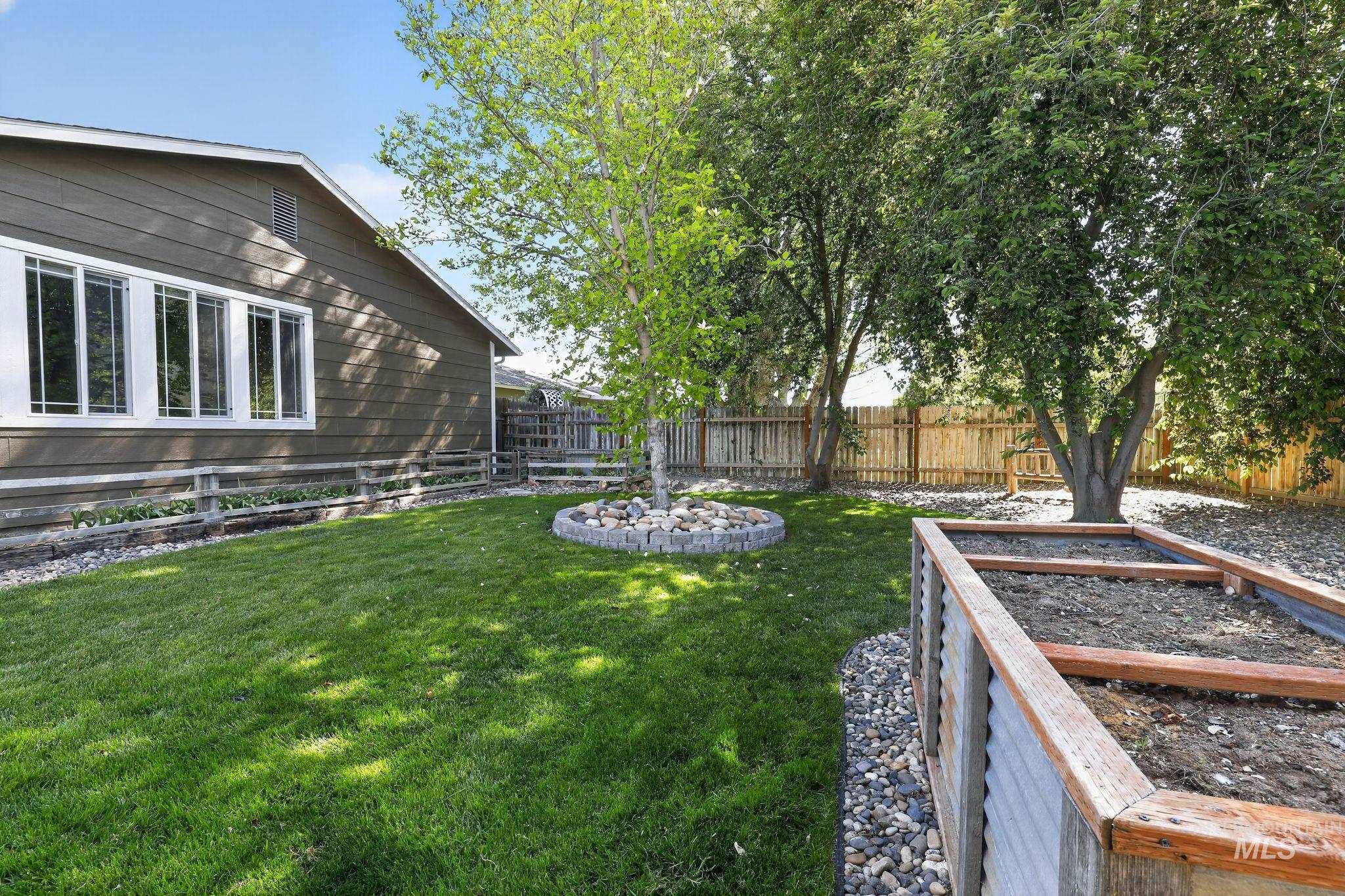 829 NW 2nd Street, Fruitland, Idaho 83619-3600, 3 Bedrooms, 2 Bathrooms, Residential For Sale, Price $469,000,MLS 98986501