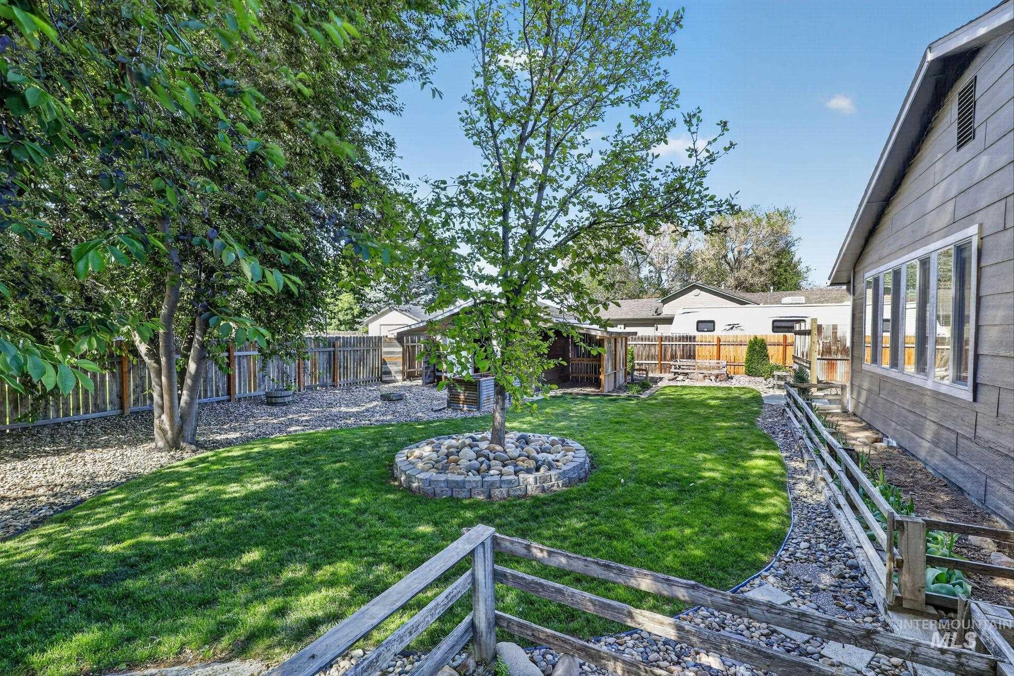 829 NW 2nd Street, Fruitland, Idaho 83619-3600, 3 Bedrooms, 2 Bathrooms, Residential For Sale, Price $469,000,MLS 98986501