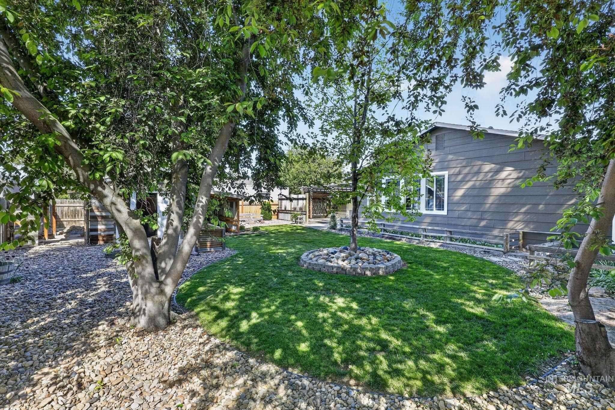 829 NW 2nd Street, Fruitland, Idaho 83619-3600, 3 Bedrooms, 2 Bathrooms, Residential For Sale, Price $469,000,MLS 98986501