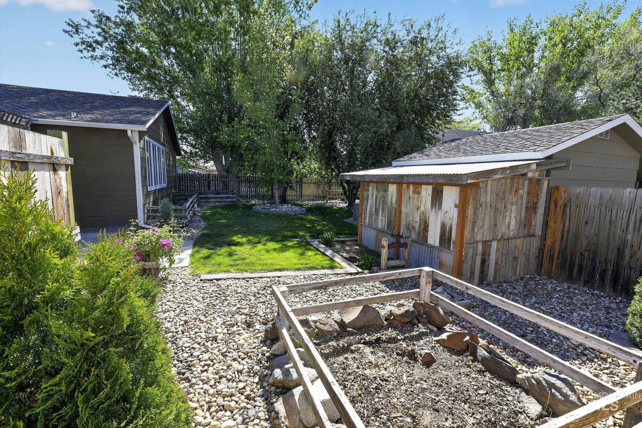 829 NW 2nd Street, Fruitland, Idaho 83619-3600, 3 Bedrooms, 2 Bathrooms, Residential For Sale, Price $469,000,MLS 98986501