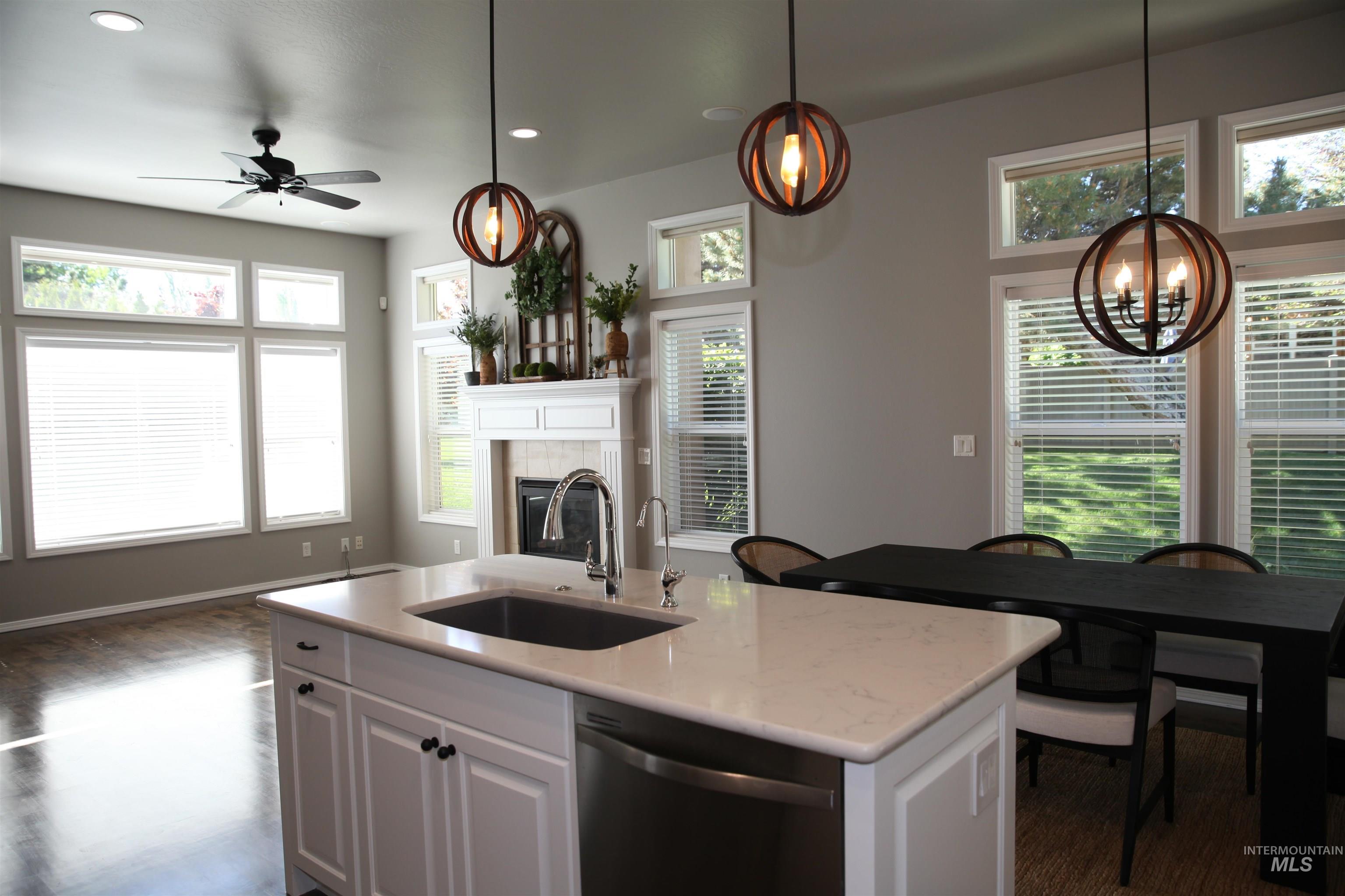 676 Riverview Dr., Twin Falls, Idaho 83301, 3 Bedrooms, 2 Bathrooms, Residential For Sale, Price $519,900, 98986504
