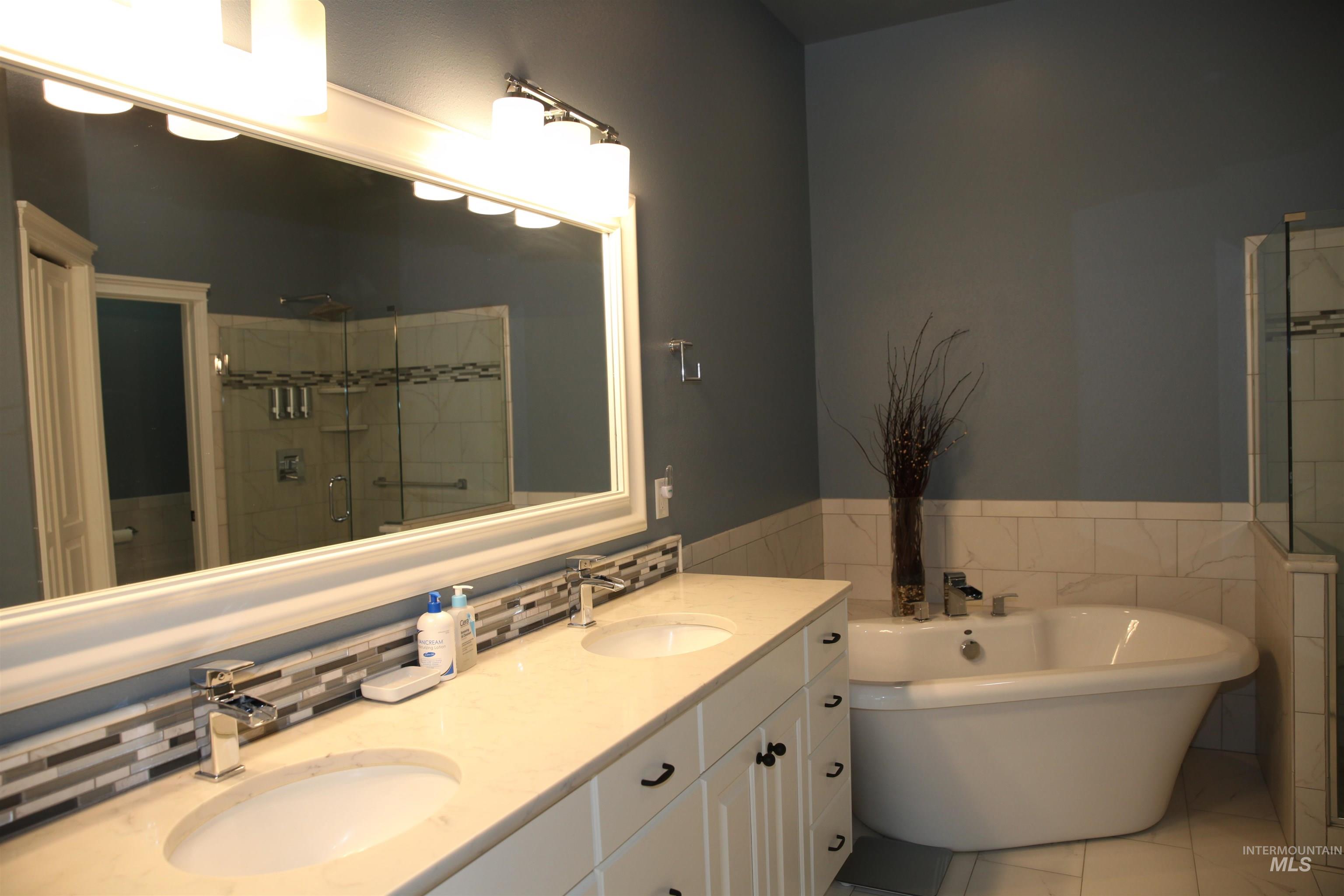 676 Riverview Dr., Twin Falls, Idaho 83301, 3 Bedrooms, 2 Bathrooms, Residential For Sale, Price $519,900, 98986504
