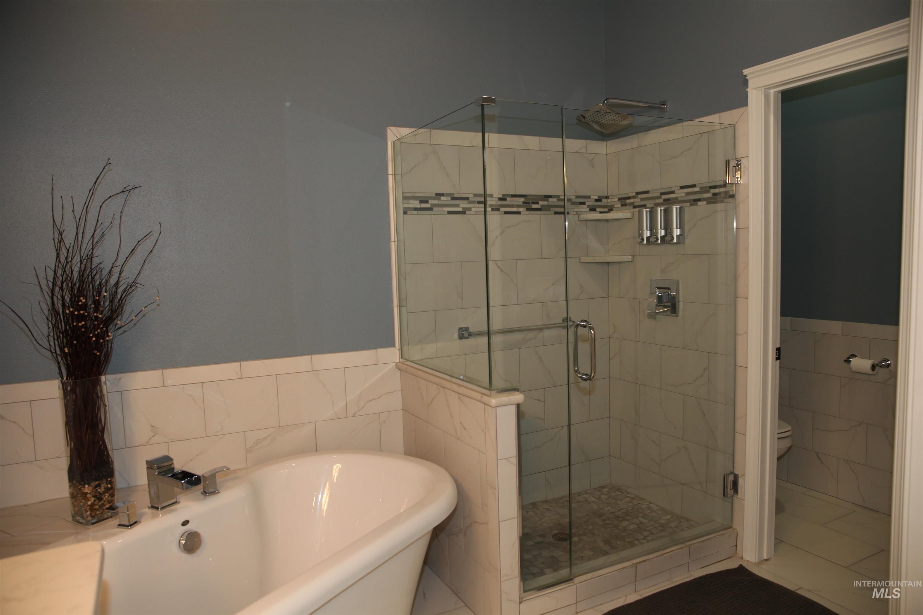 676 Riverview Dr., Twin Falls, Idaho 83301, 3 Bedrooms, 2 Bathrooms, Residential For Sale, Price $519,900, 98986504