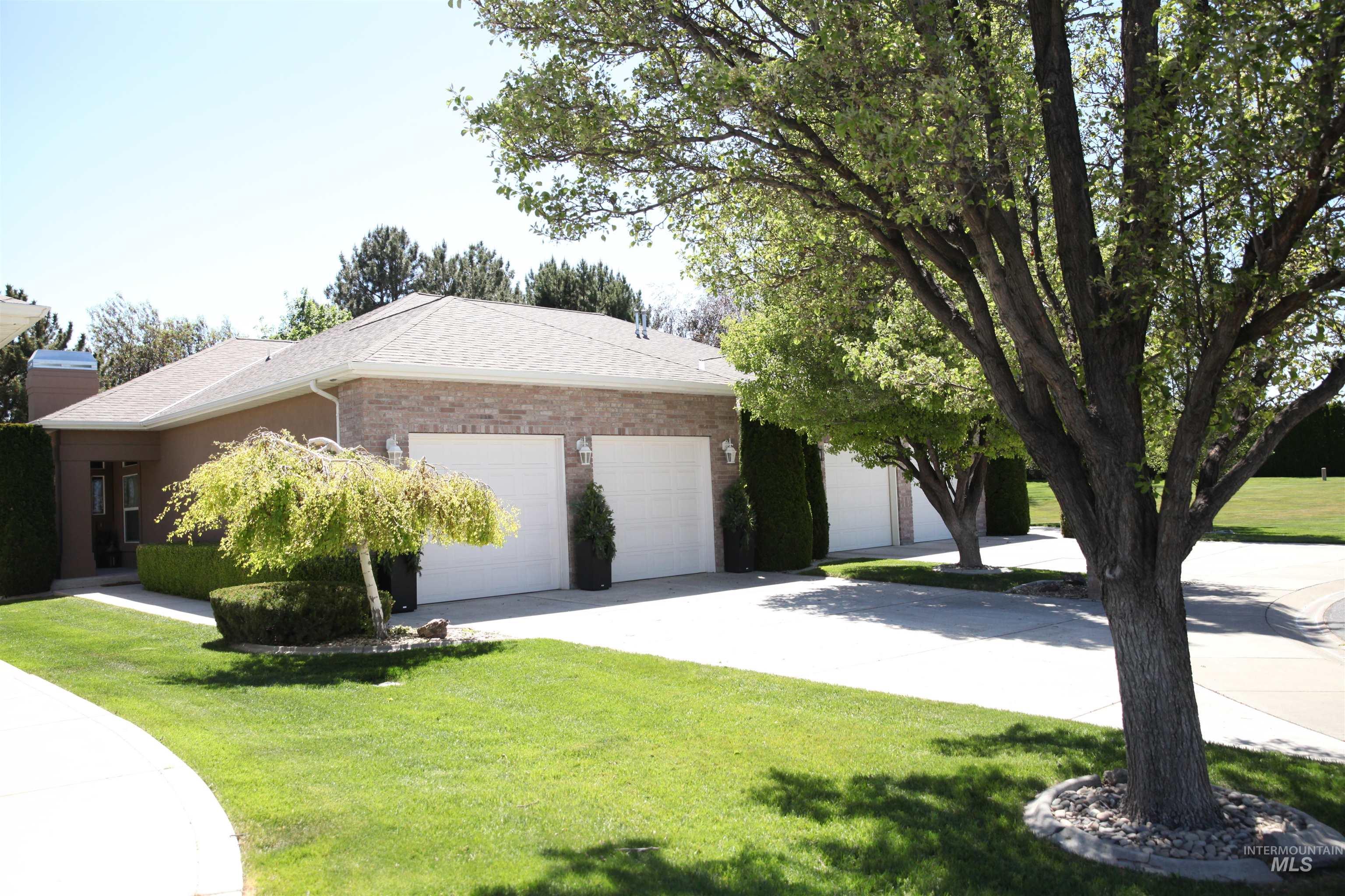 676 Riverview Dr., Twin Falls, Idaho 83301, 3 Bedrooms, 2 Bathrooms, Residential For Sale, Price $519,900, 98986504