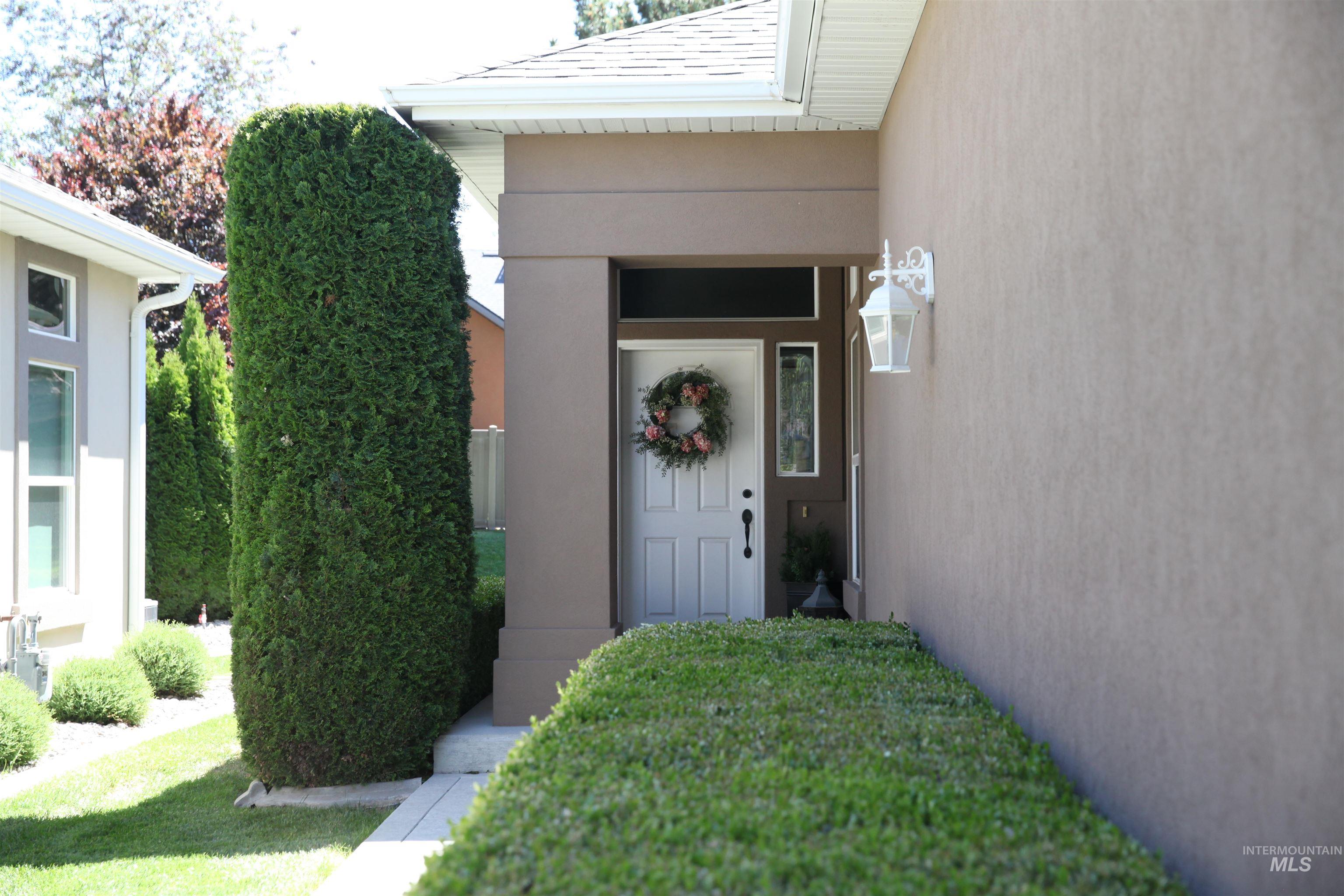 676 Riverview Dr., Twin Falls, Idaho 83301, 3 Bedrooms, 2 Bathrooms, Residential For Sale, Price $519,900, 98986504